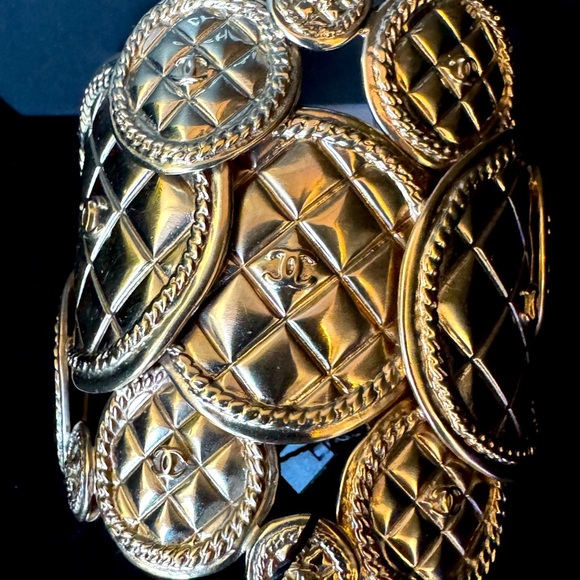 CHANEL Cuff bracelet. Unique design! Rare - Picture 5 of 10